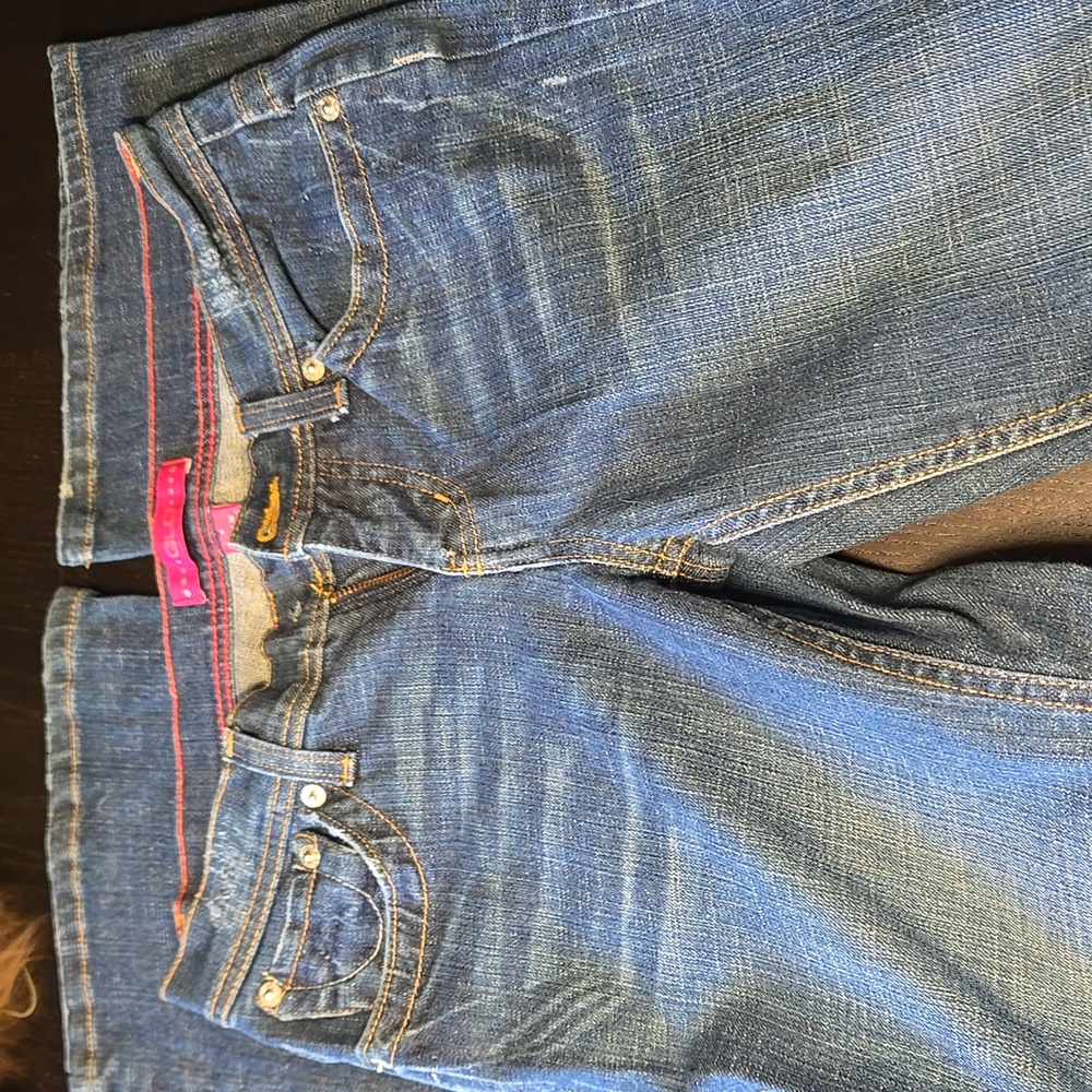 GLO  97% cotton, 3% spandex